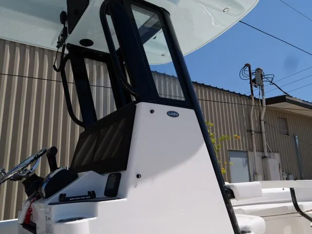 Slide: The Image of Sea Born LX24 Center Console 2026 - 19