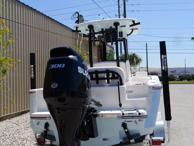 Slide: The Image of Sea Born LX24 Center Console 2026 - 21