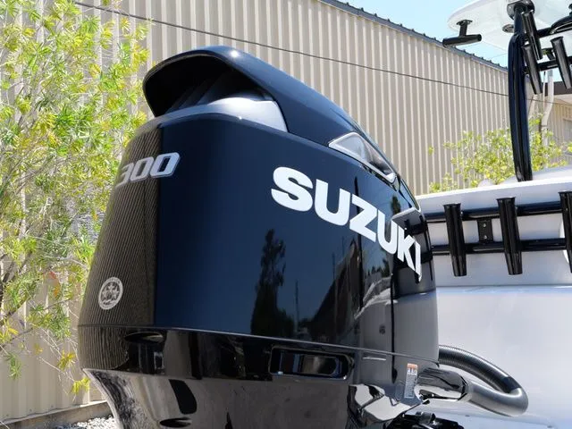 Slide: The Image of Sea Born LX24 Center Console 2026 - 22