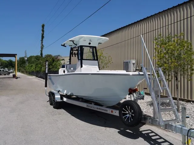 Slide: The Image of Sea Born LX24 Center Console 2026 - 25