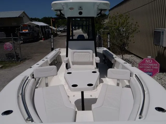 Slide: The Image of Sea Born LX24 Center Console 2026 - 28