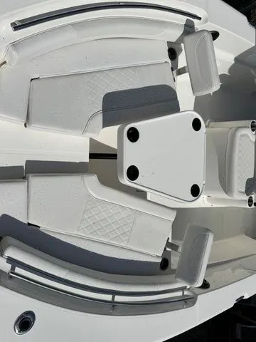 Slide: The Image of Sea Born LX24 Center Console 2026 - 3