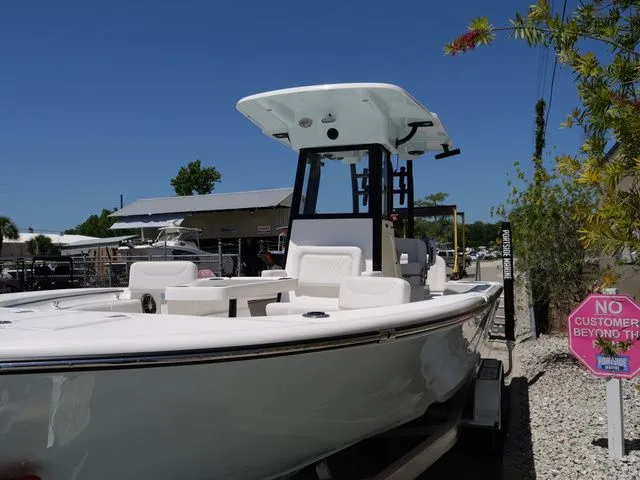 Slide: The Image of Sea Born LX24 Center Console 2026 - 30
