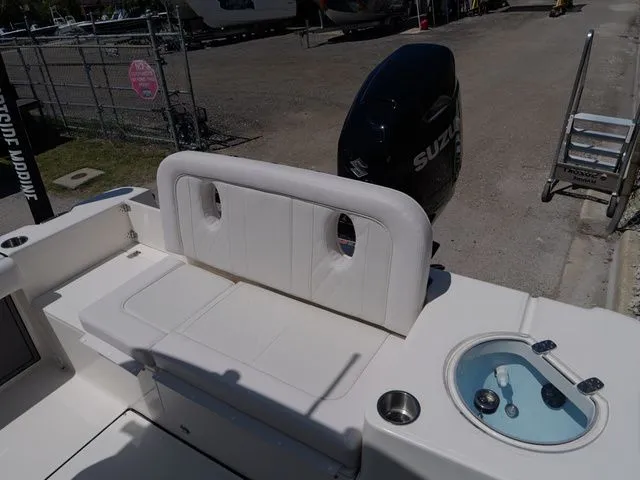 Slide: The Image of Sea Born LX24 Center Console 2026 - 32