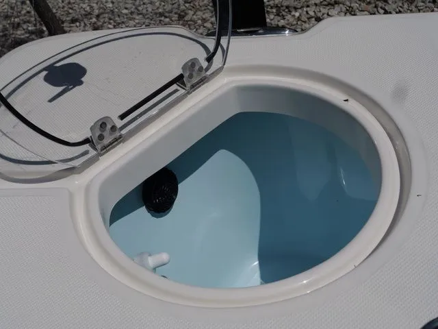 Slide: The Image of Sea Born LX24 Center Console 2026 - 35