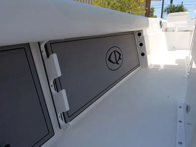 Slide: The Image of Sea Born LX24 Center Console 2026 - 38