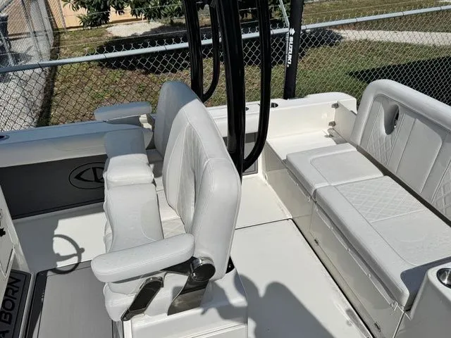 Slide: The Image of Sea Born LX24 Center Console 2026 - 4