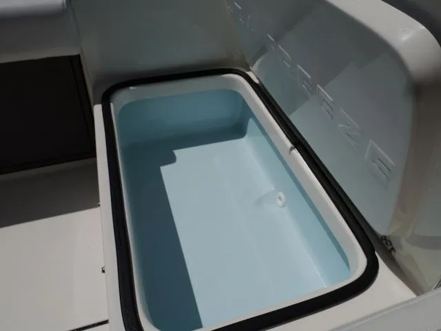 Slide: The Image of Sea Born LX24 Center Console 2026 - 43