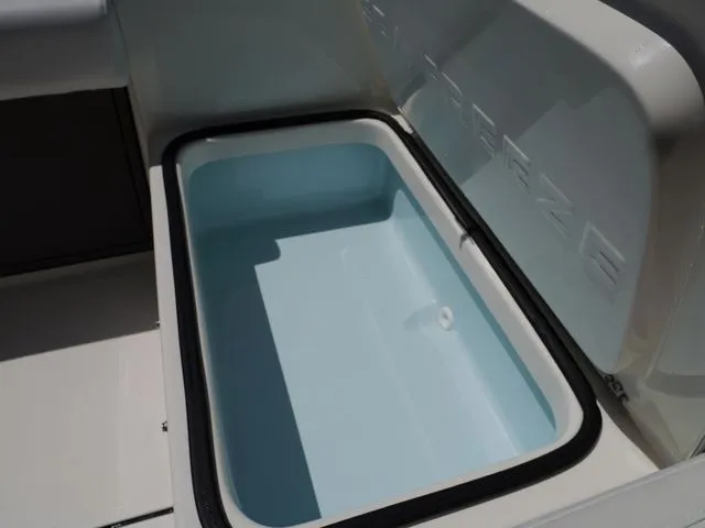 Slide: The Image of Sea Born LX24 Center Console 2026 - 44