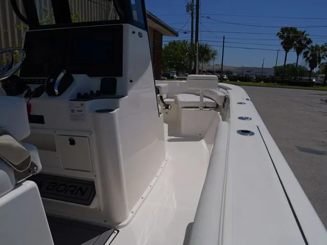 Slide: The Image of Sea Born LX24 Center Console 2026 - 47