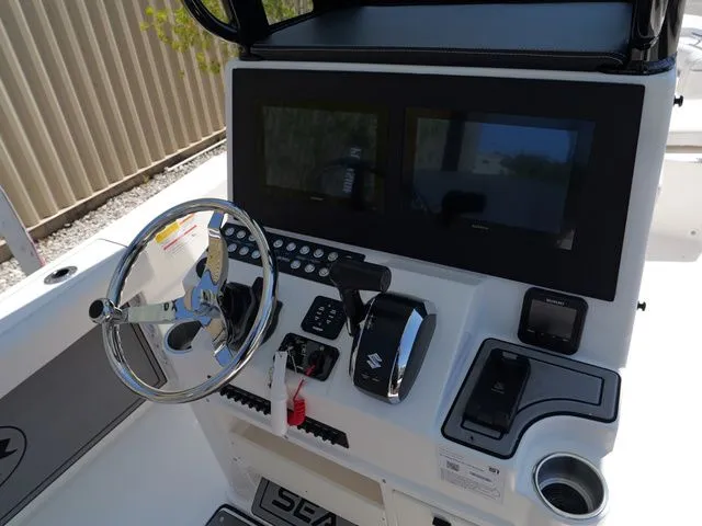 Slide: The Image of Sea Born LX24 Center Console 2026 - 48