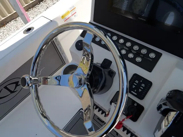 Slide: The Image of Sea Born LX24 Center Console 2026 - 49