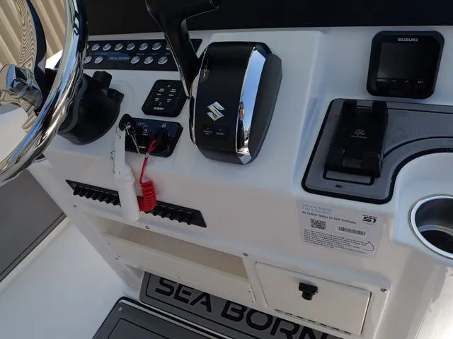 Slide: The Image of Sea Born LX24 Center Console 2026 - 50