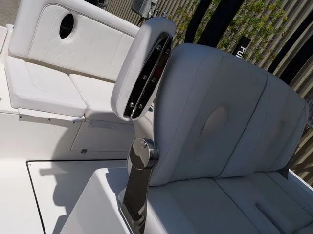 Slide: The Image of Sea Born LX24 Center Console 2026 - 54