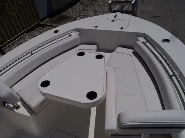 Slide: The Image of Sea Born LX24 Center Console 2026 - 59