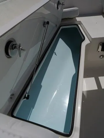 Slide: The Image of Sea Born LX24 Center Console 2026 - 61
