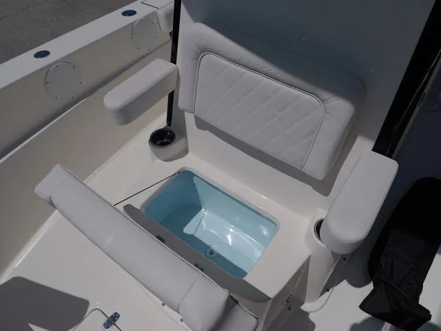 Slide: The Image of Sea Born LX24 Center Console 2026 - 67