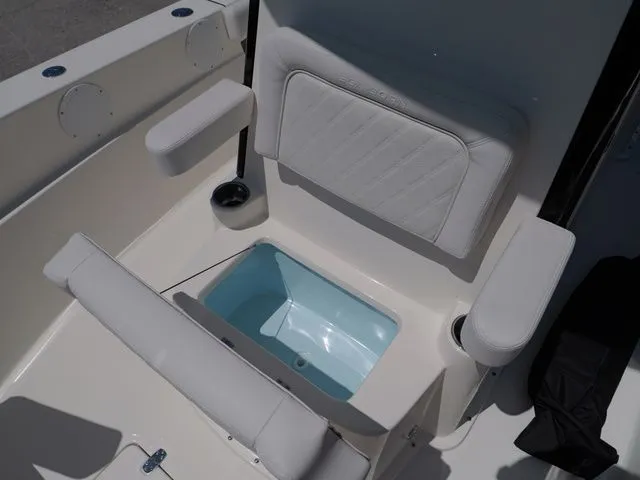 Slide: The Image of Sea Born LX24 Center Console 2026 - 68