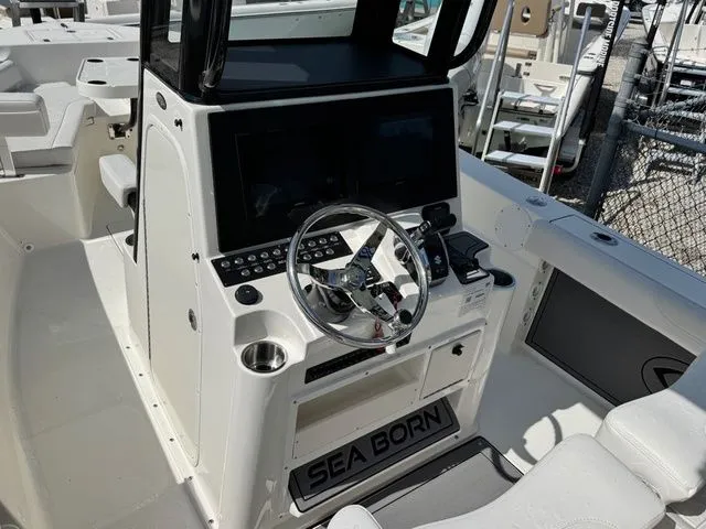 Slide: The Image of Sea Born LX24 Center Console 2026 - 7