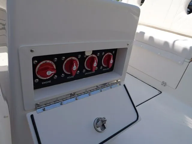 Slide: The Image of Sea Born LX24 Center Console 2026 - 71