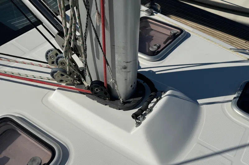 Slide: The Image of Close-up of Beneteau Oceanis 49 sailboat mast and rigging, 2007 model. - 36