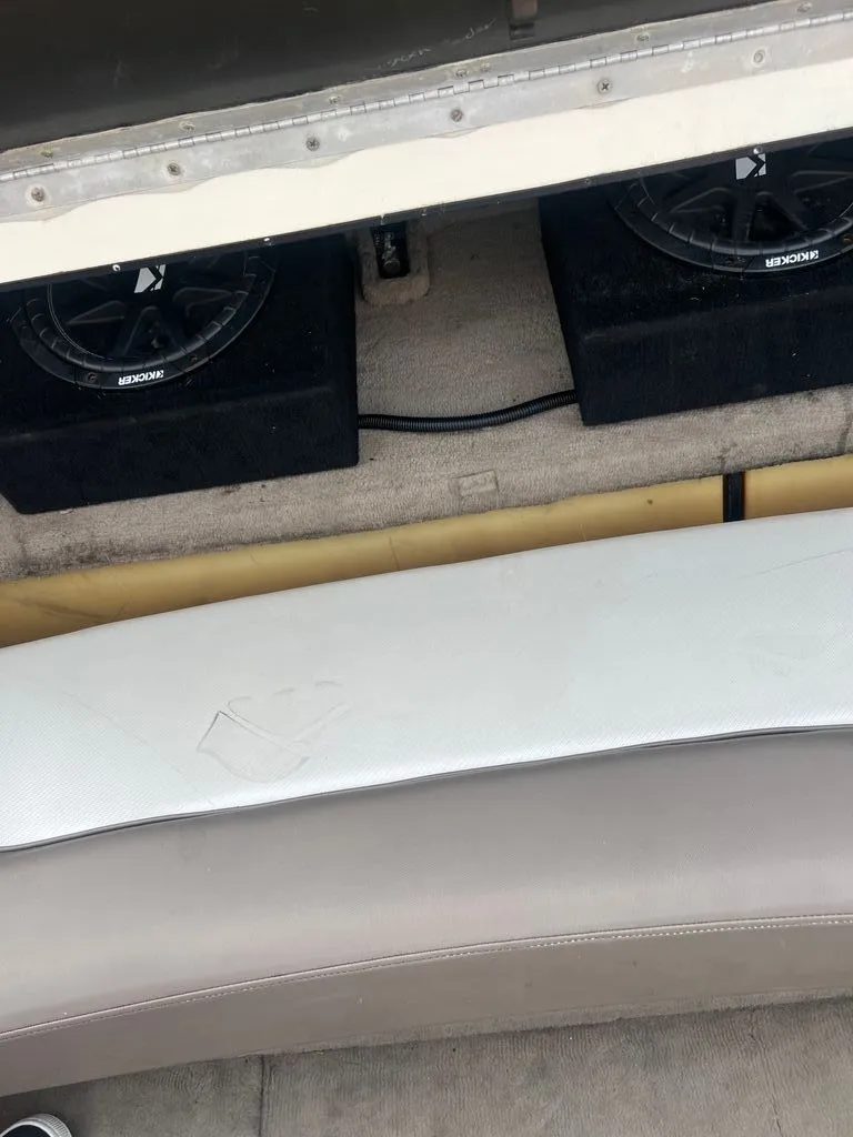 Slide: The Image of 1997 Malibu Sunsetter LX boat with speakers in the interior. - 10