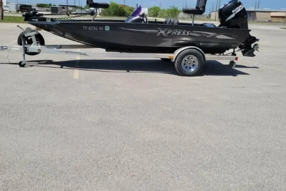 Slide: The Image of 2007 Xpress X17 boat on trailer in parking lot, side view. - 5