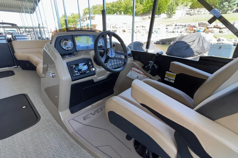 Slide: The Image of Interior of 2026 Evotti 525QL boat with modern dashboard and steering wheel. - 19