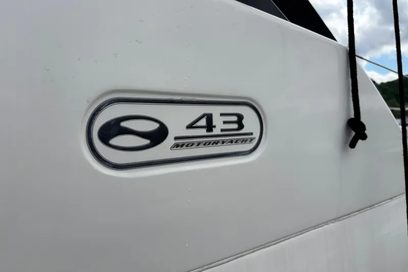 Slide: The Image of 2007 Silverton 43 Motor Yacht emblem on white hull, close-up view. - 4
