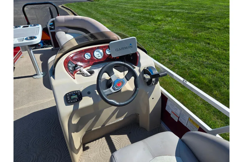 Slide: The Image of 2014 Sun Tracker Party Barge 20 DLX helm with Garmin navigation system. - 22