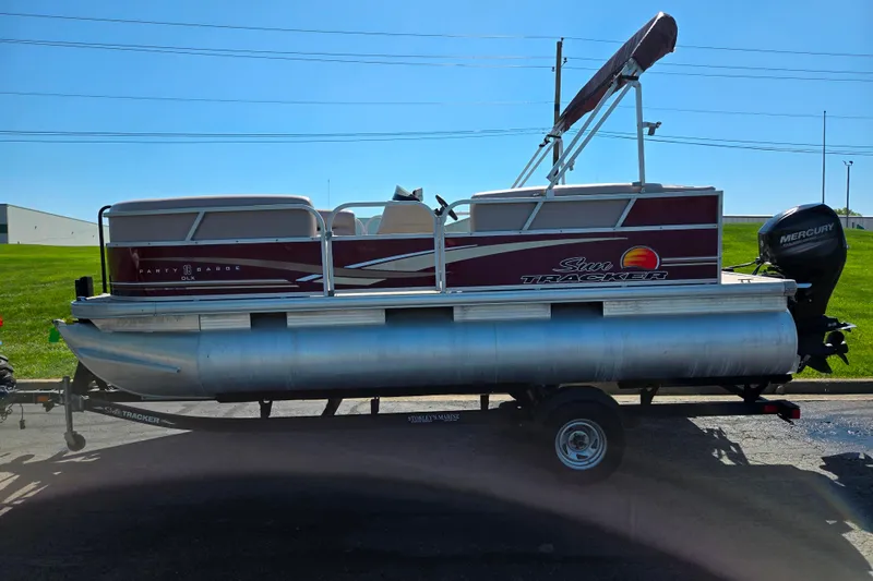 Slide: The Image of 2014 Sun Tracker Party Barge 20 DLX pontoon boat on trailer, side view. - 6