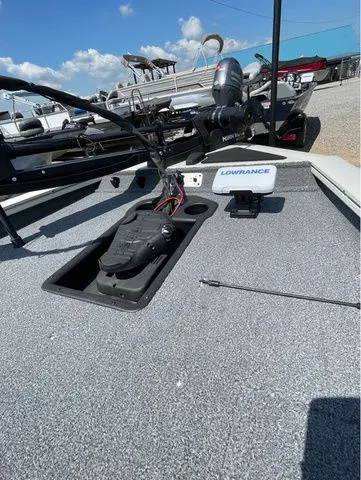 Slide: The Image of 2022 Tracker 175 TXM boat with Lowrance equipment on gray deck. - 4