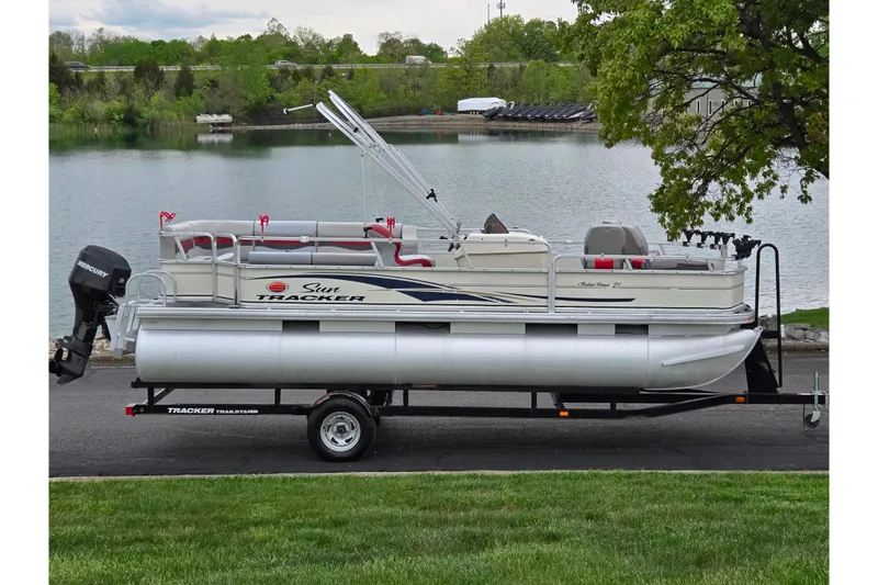The Image of Sun Tracker Fishin' Barge 21 Signature Series 2008 - undefined