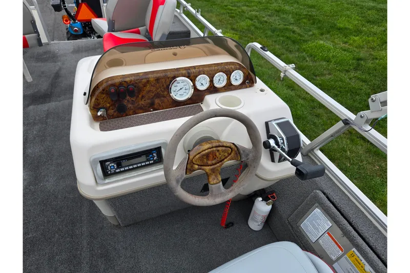 Slide: The Image of 2008 Sun Tracker Fishin' Barge 21 Signature Series dashboard with steering wheel and controls. - 22