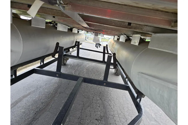 Slide: The Image of Underneath view of a 2008 Sun Tracker Fishin' Barge 21 Signature Series on a trailer. - 7
