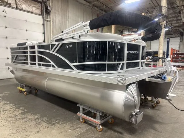Slide: The Image of 2026 Bennington pontoon boat in warehouse, model 20 S STERN RADIUS. - 4