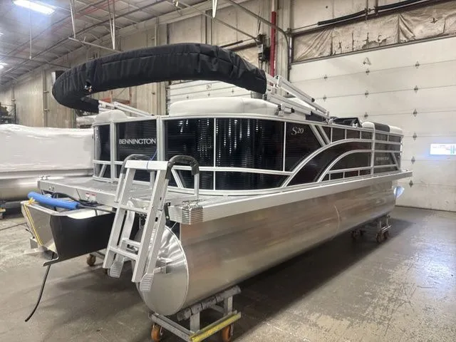 Slide: The Image of Bennington 2026 pontoon boat in warehouse, model 20 S STERN RADIUS. - 6