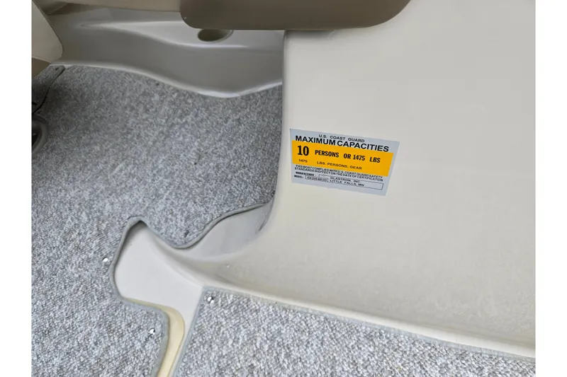 Slide: The Image of 2005 Glastron GX 205 boat capacity label, maximum 10 persons or 1475 lbs. - 15