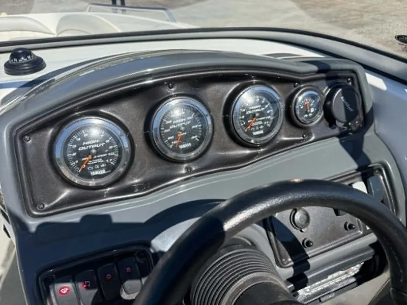 Slide: The Image of Dashboard of a 2009 Yamaha SX 230 High Output boat. - 18