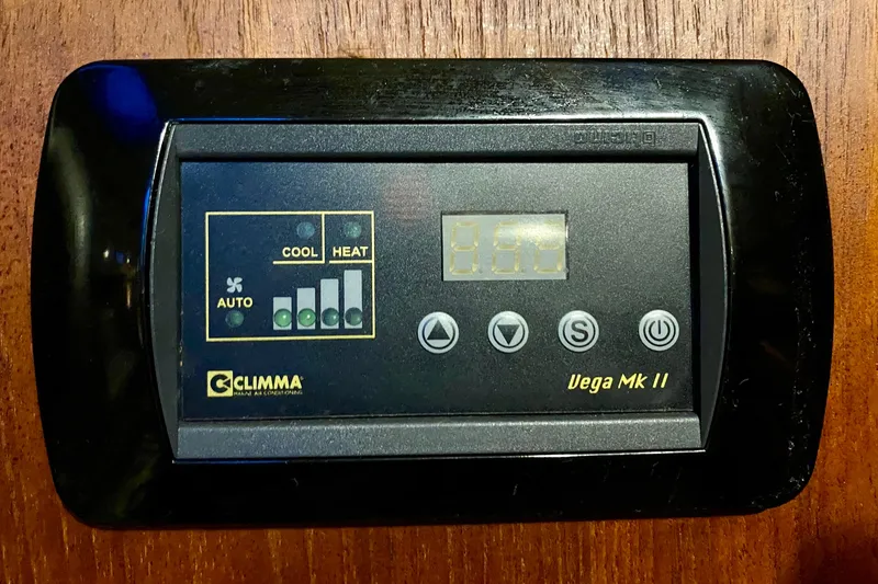 Slide: The Image of Climma Vega Mk II control panel on 1992 Island Packet 29 yacht. - 81