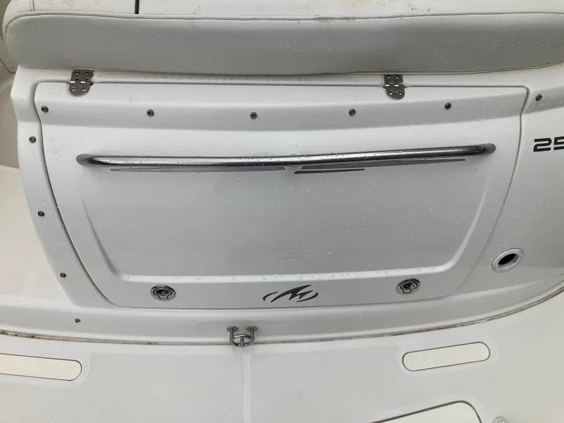Slide: The Image of Rear view of a 2006 Monterey 250 SC boat. - 10