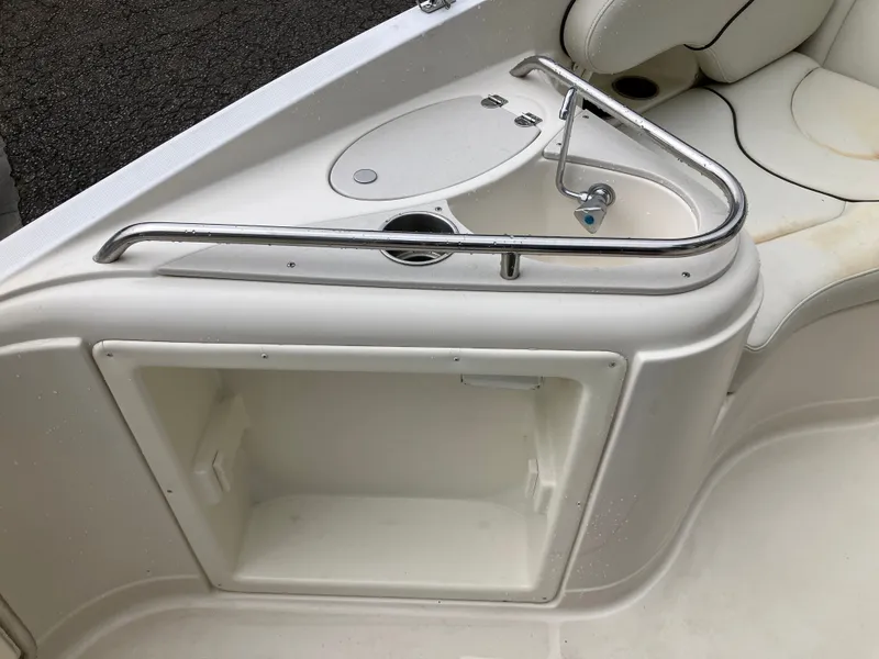 Slide: The Image of Interior of a 2006 Monterey 250 SC boat with sink. - 13