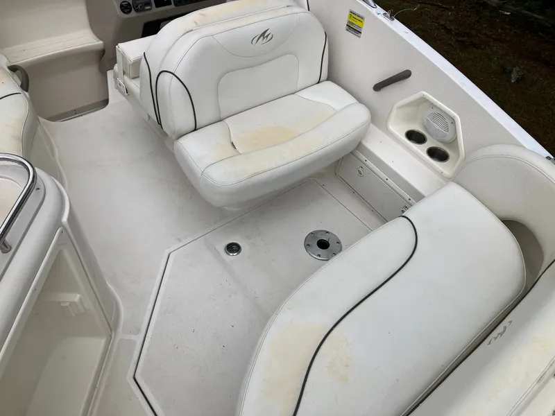 Slide: The Image of Interior of a 2006 Monterey 250 SC boat with white seating. - 15