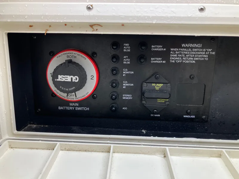Slide: The Image of Main battery switch of a 2006 Monterey 250 SC boat. - 24