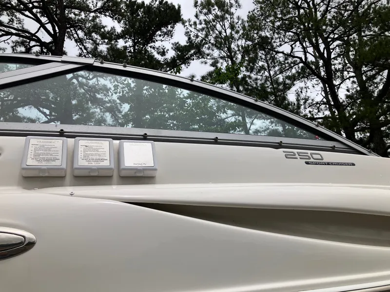 Slide: The Image of 2006 Monterey 250 SC Sport Cruiser boat outdoors. - 29