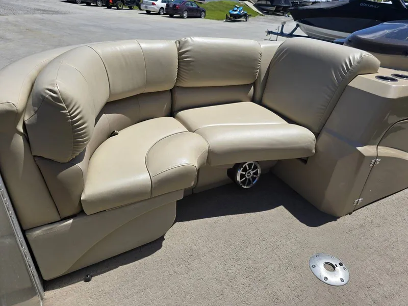 Slide: The Image of Beige leather seating on 2015 Sylvan Mirage 8522 pontoon boat. - 10