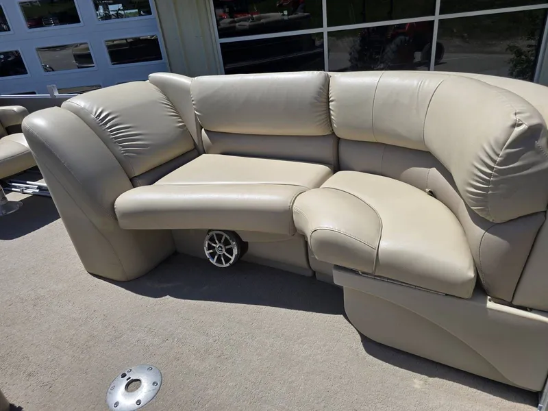 Slide: The Image of Beige leather seating on 2015 Sylvan Mirage 8522 pontoon boat. - 12