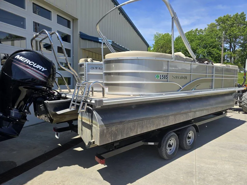 Slide: The Image of 2015 Sylvan Mirage 8522 pontoon boat with Mercury engine on trailer. - 4