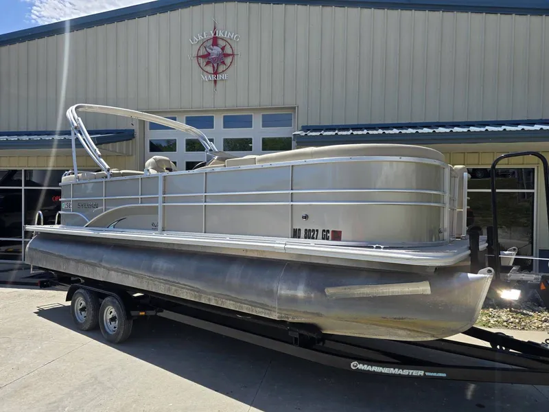 Slide: The Image of 2015 Sylvan Mirage 8522 pontoon boat on trailer outside marine building. - 7