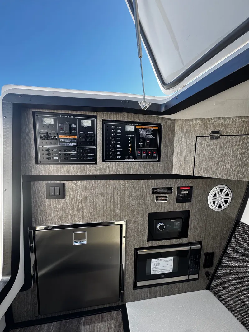 Slide: The Image of Monterey 385SS Super Sport 2026 - 11